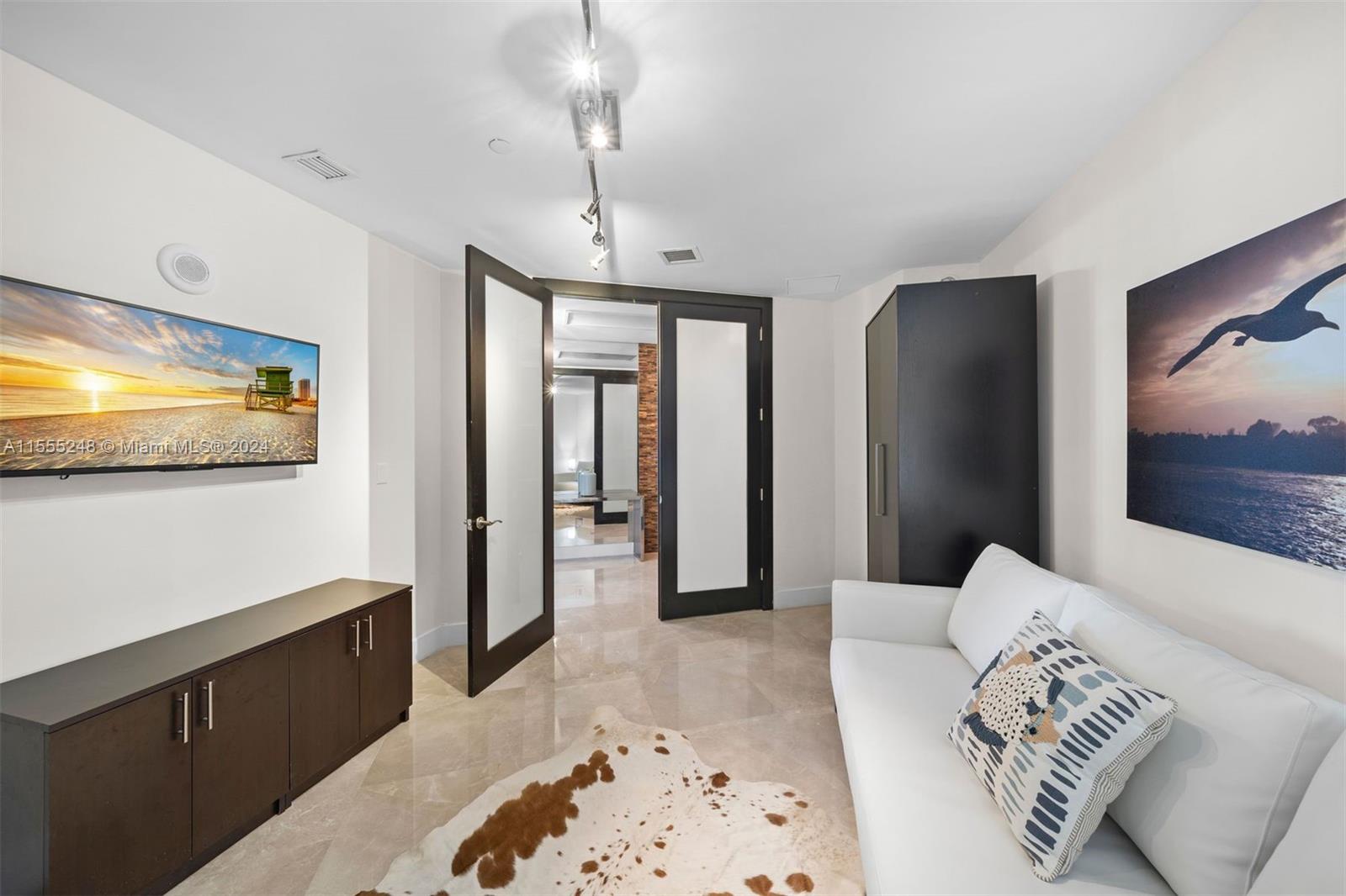 15811 Collins Ave # 1507