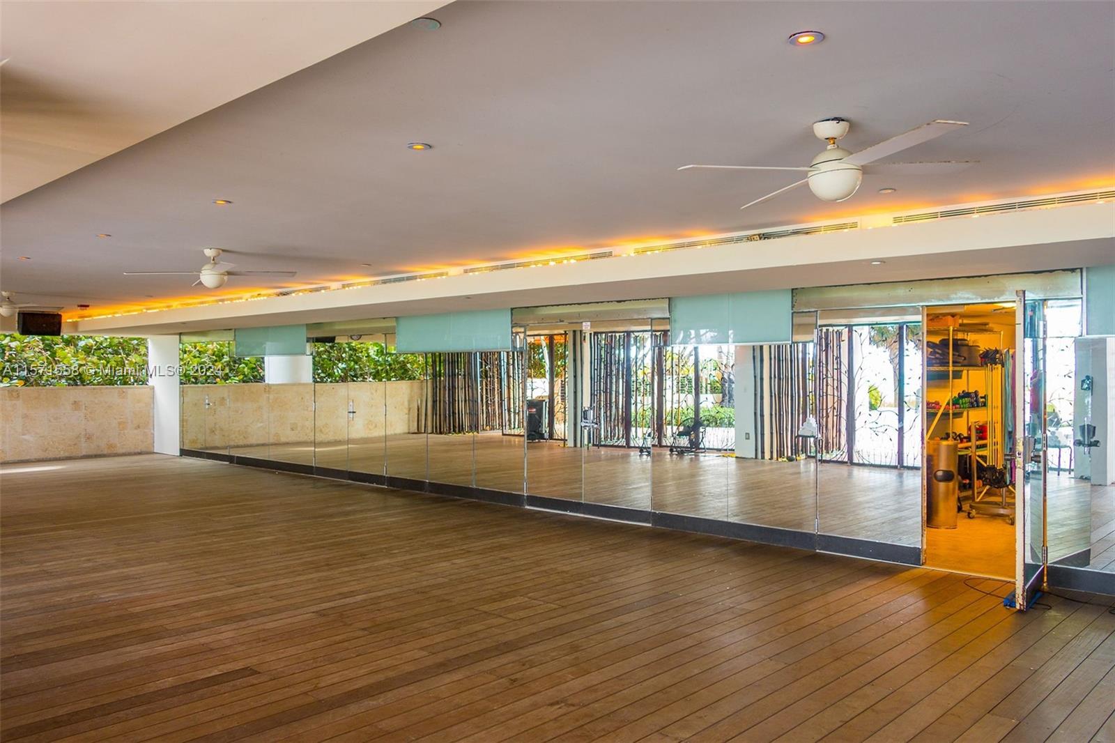 6899 Collins Ave # 1205