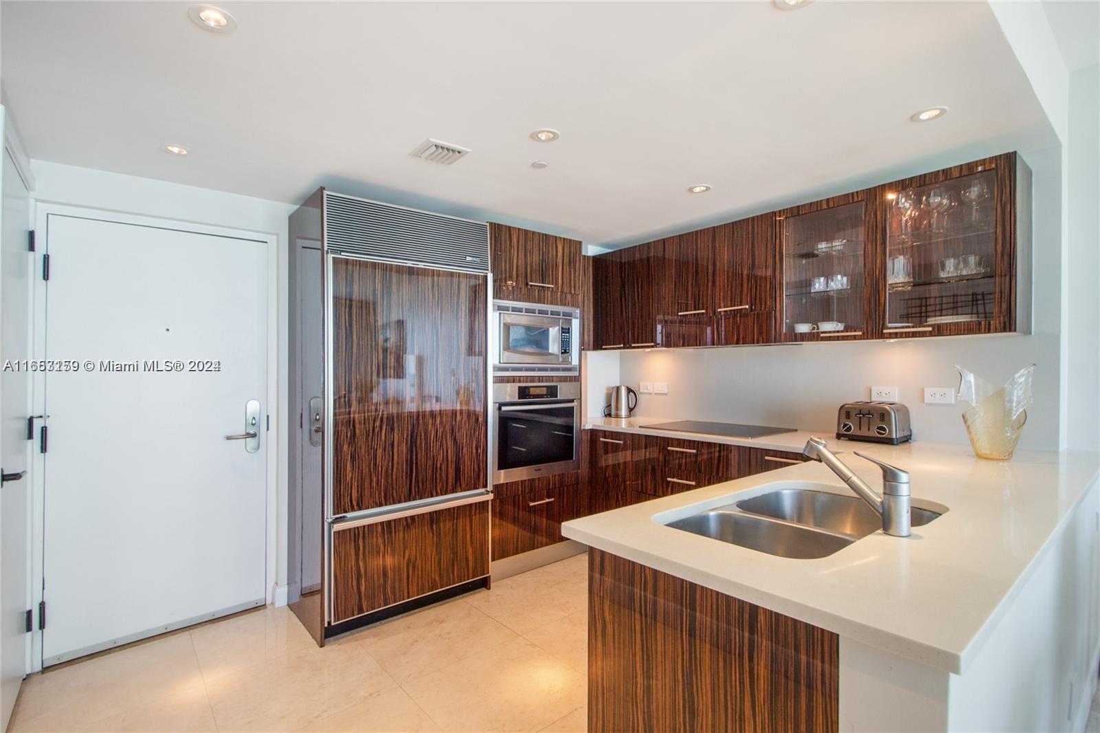 6801 Collins Ave # 1215