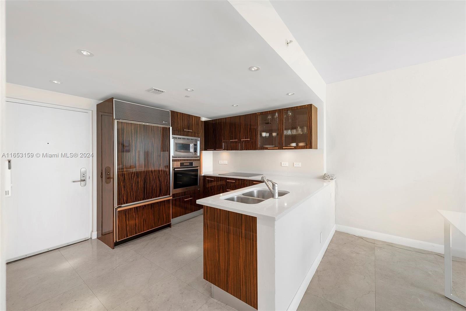 6801 Collins Ave # 1215