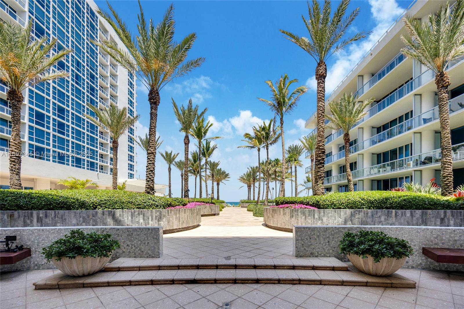 6799 Collins Ave # 1704