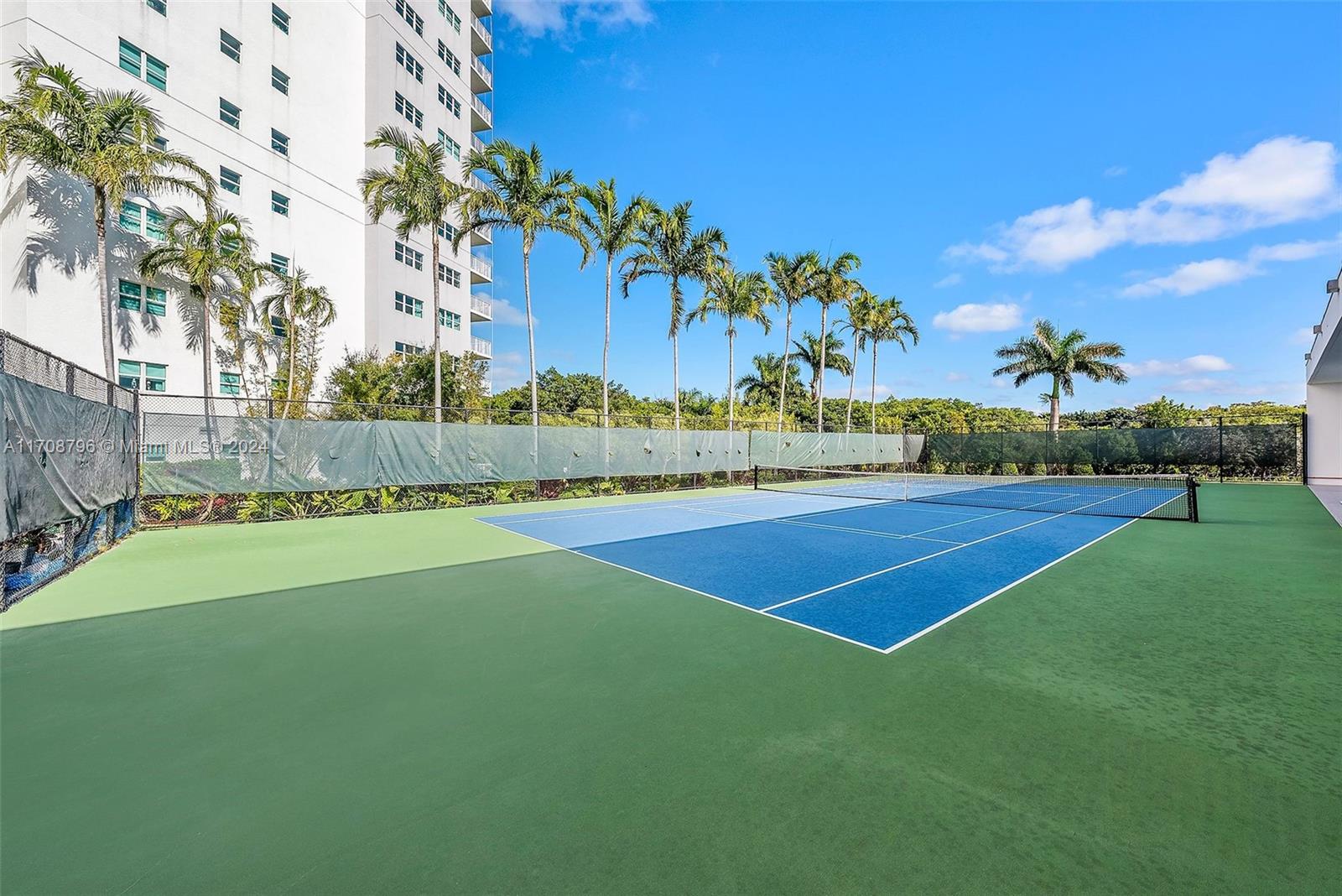 15051 Royal Oaks Ln # 305