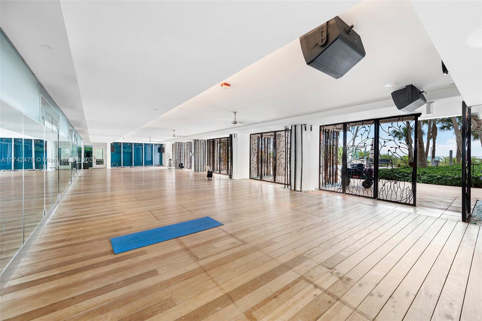 6899 Collins Ave # 1107