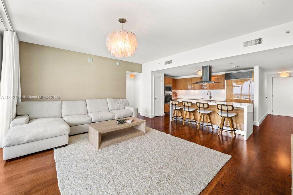 6899 Collins Ave # 1107