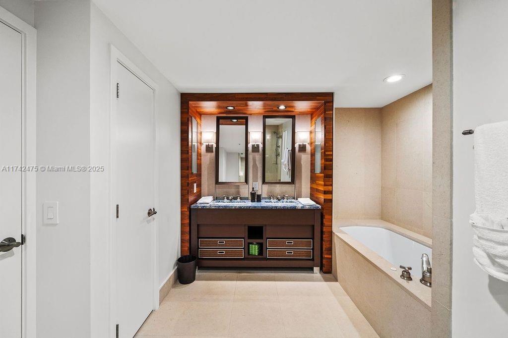 6899 Collins Ave # 1107