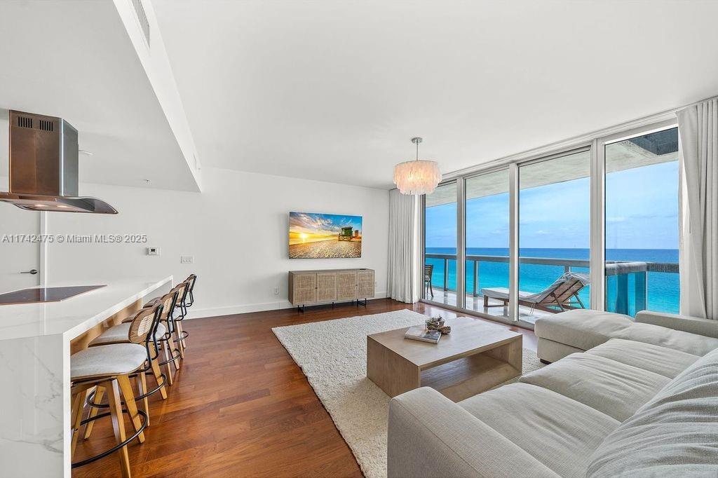 6899 Collins Ave # 1107