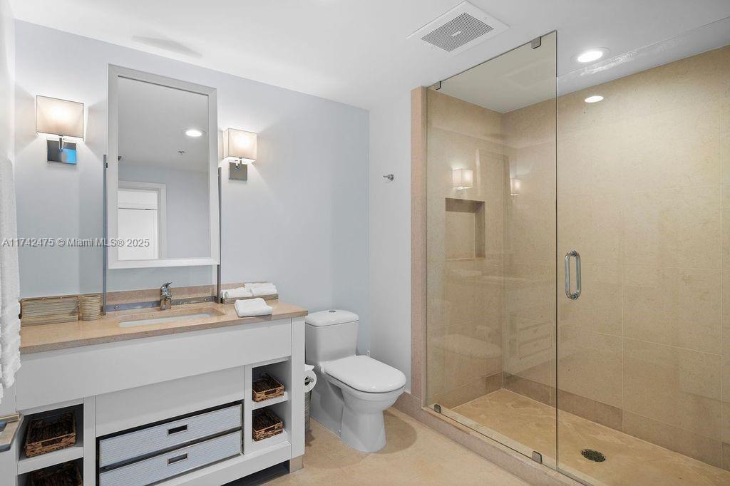 6899 Collins Ave # 1107
