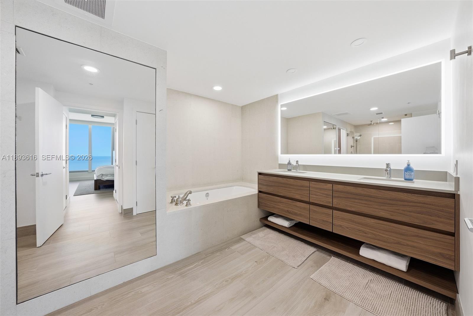 6899 Collins Ave # 2601