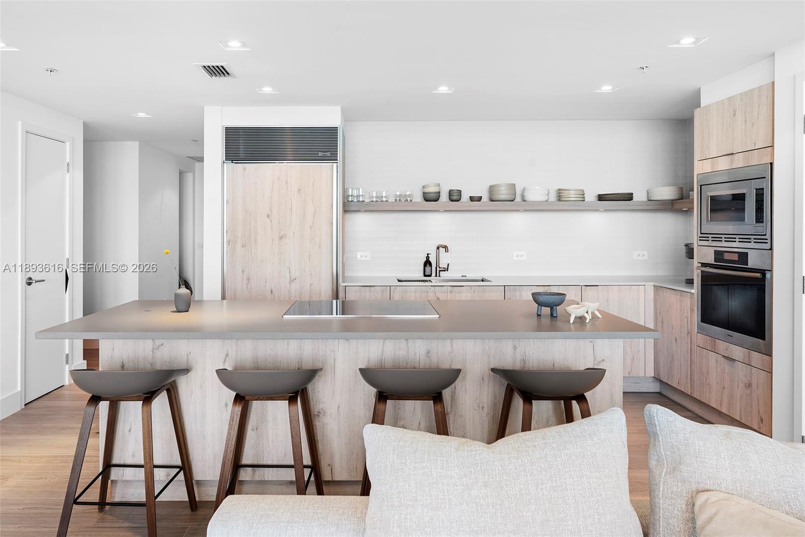 6899 Collins Ave # 2601