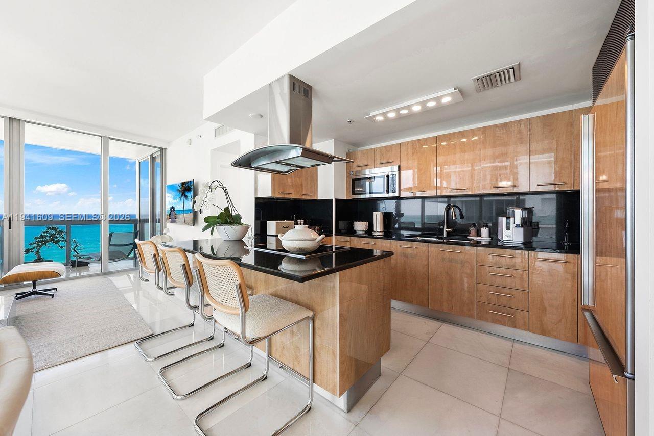 6899 Collins Ave # 1205