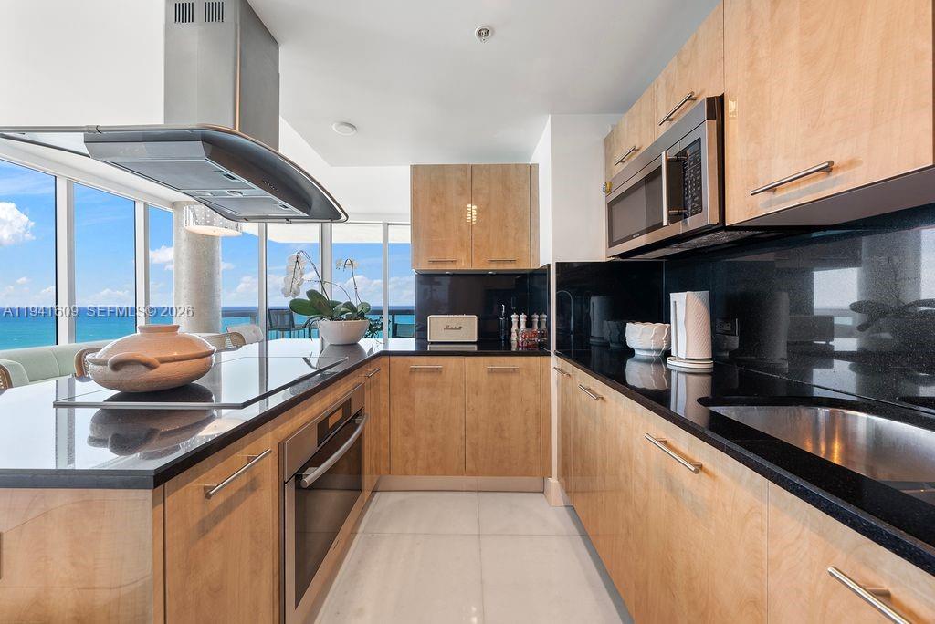 6899 Collins Ave # 1205