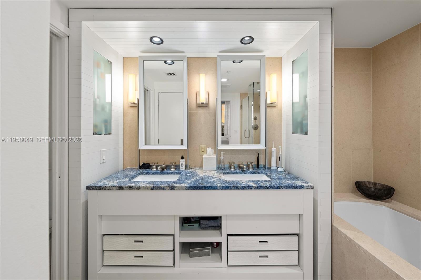 6899 Collins Ave # 1810