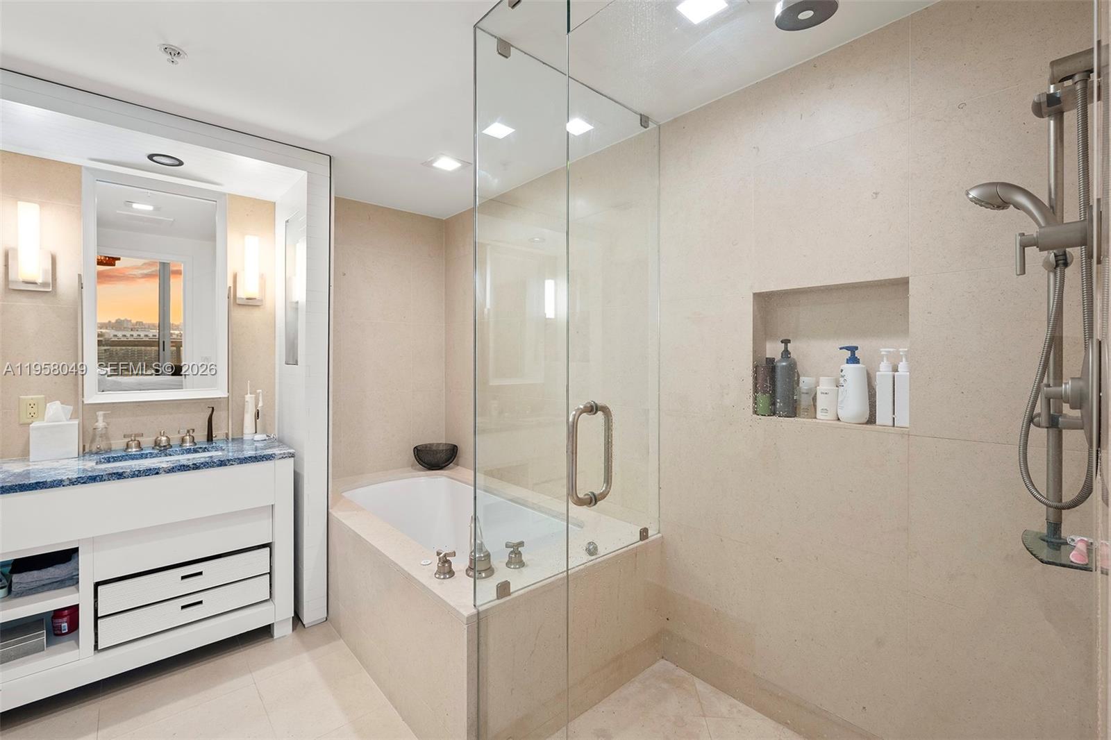 6899 Collins Ave # 1810