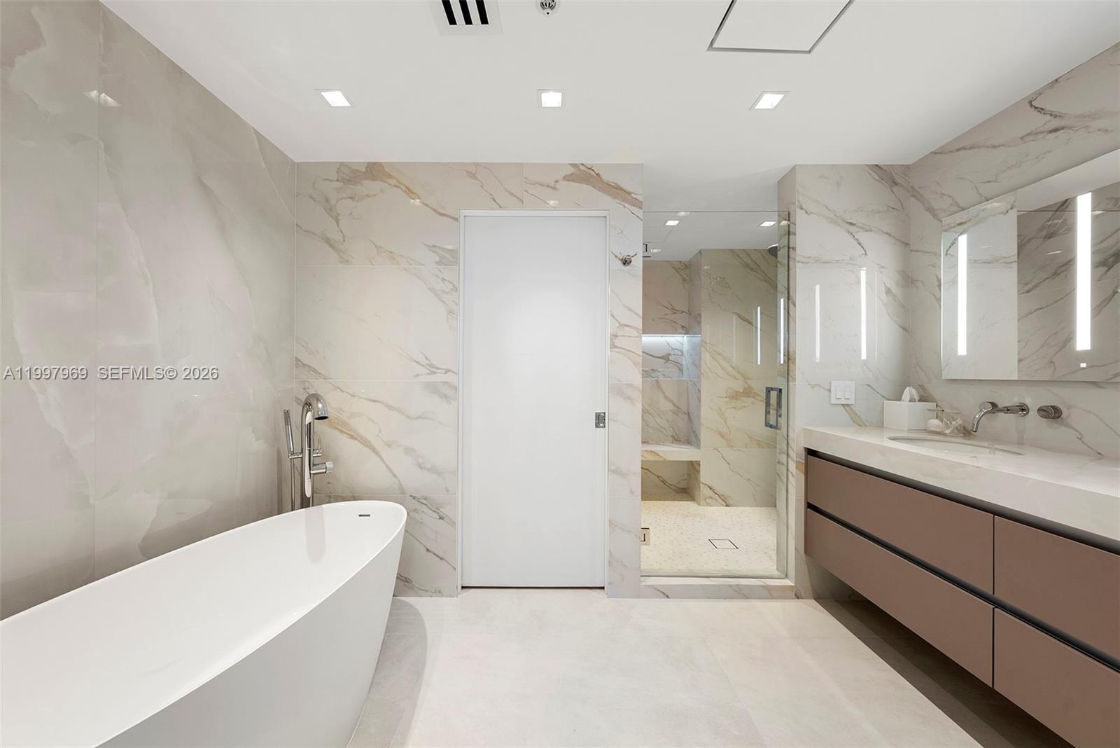 6899 Collins Ave # 1908