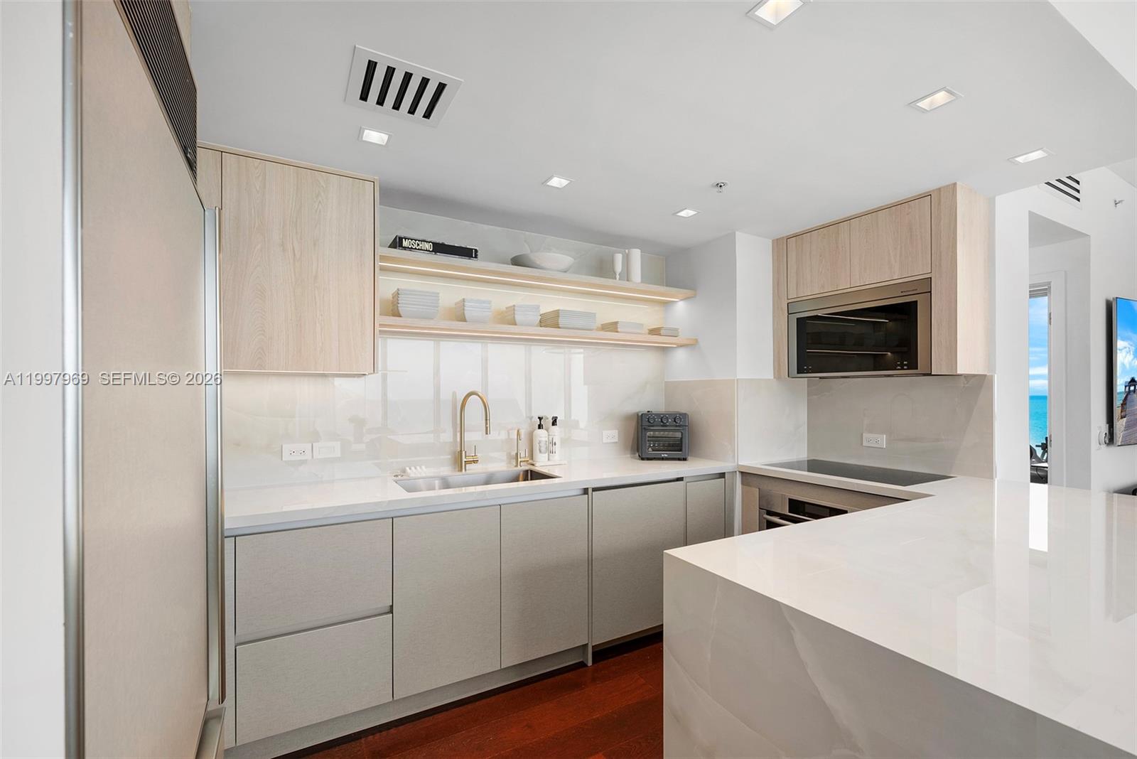 6899 Collins Ave # 1908