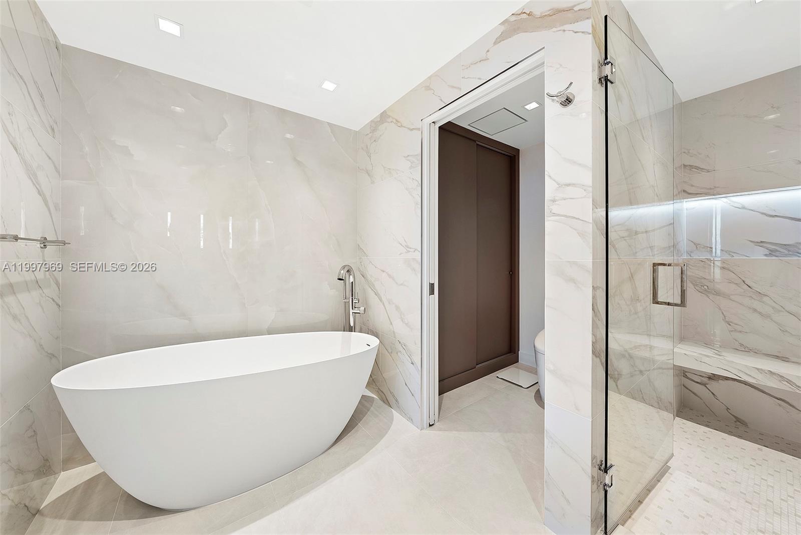 6899 Collins Ave # 1908