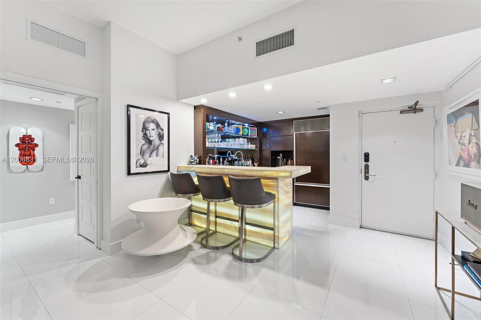 6801 Collins Ave Unit: PH01/02
