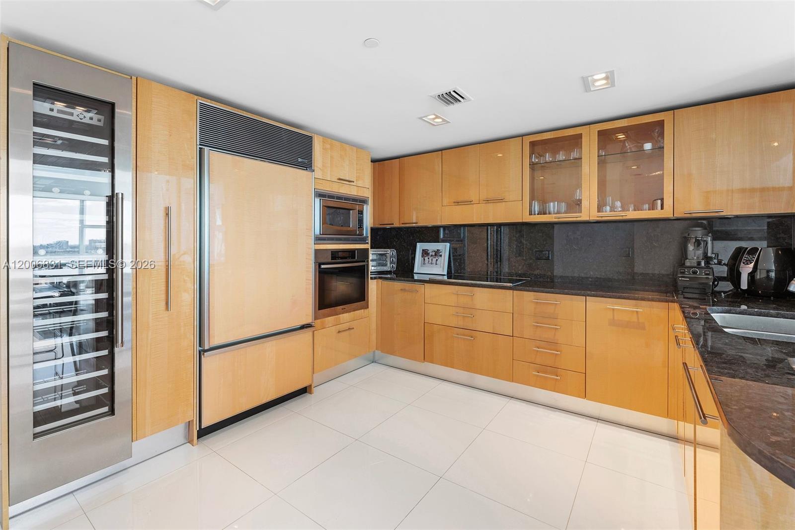 6801 Collins Ave Unit: PH01/02