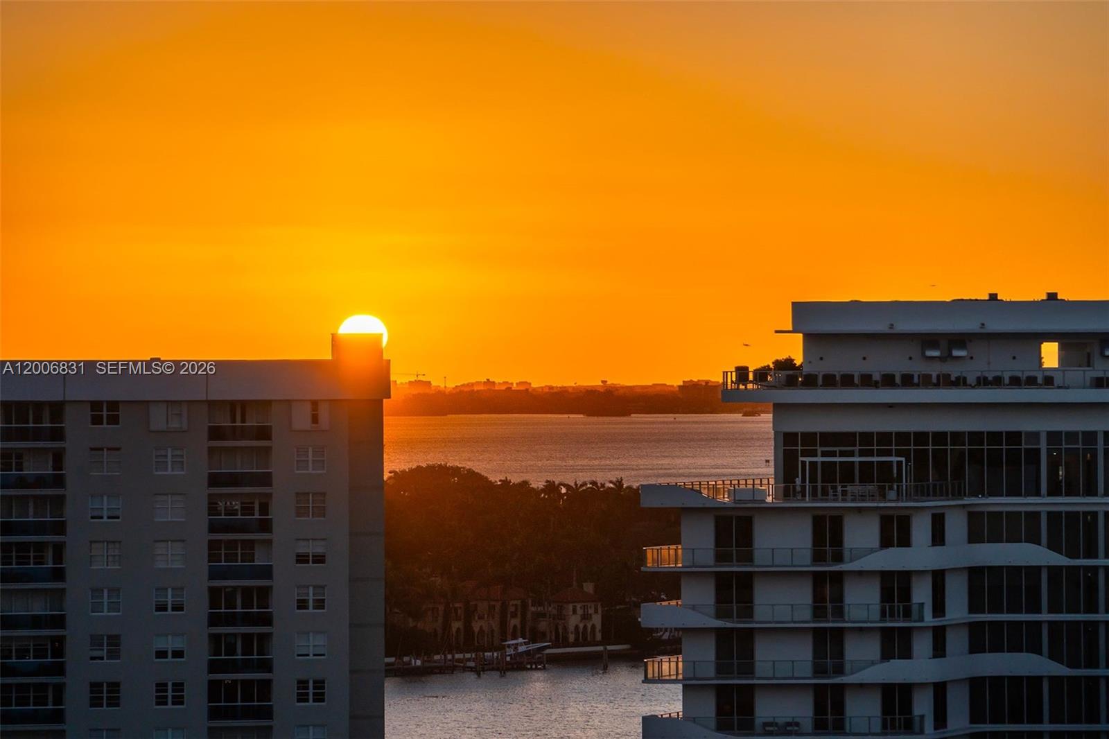6801 Collins Ave Unit: PH01/02