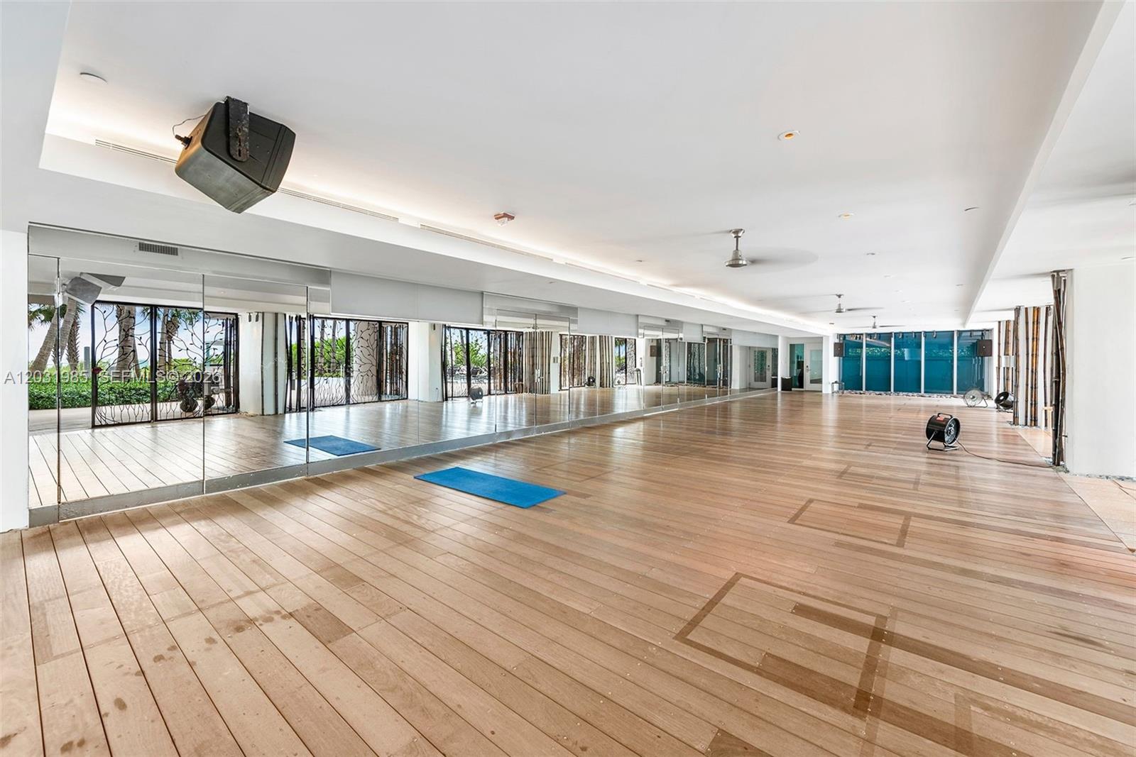6899 Collins Ave # 1903
