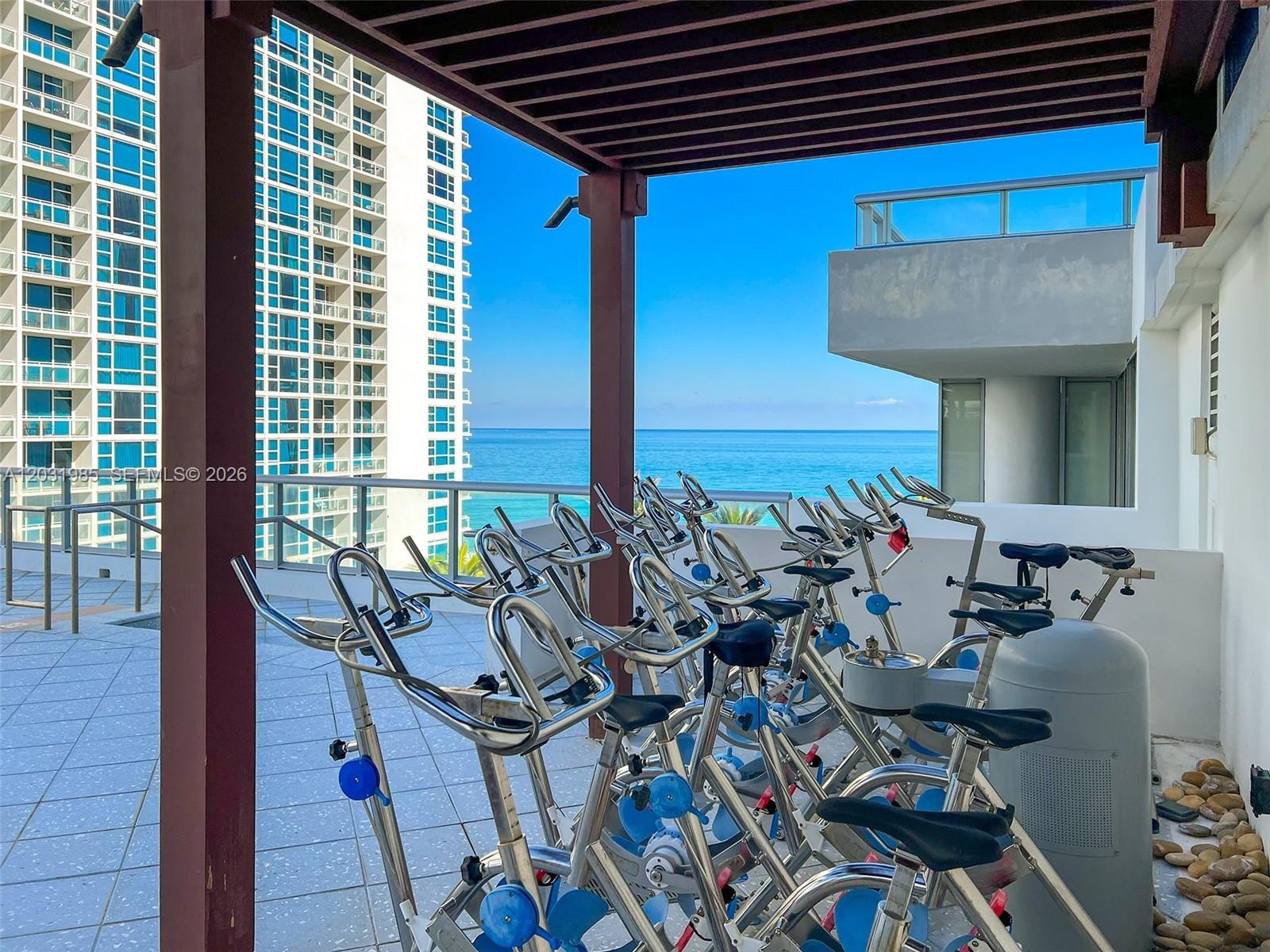 6899 Collins Ave # 1903