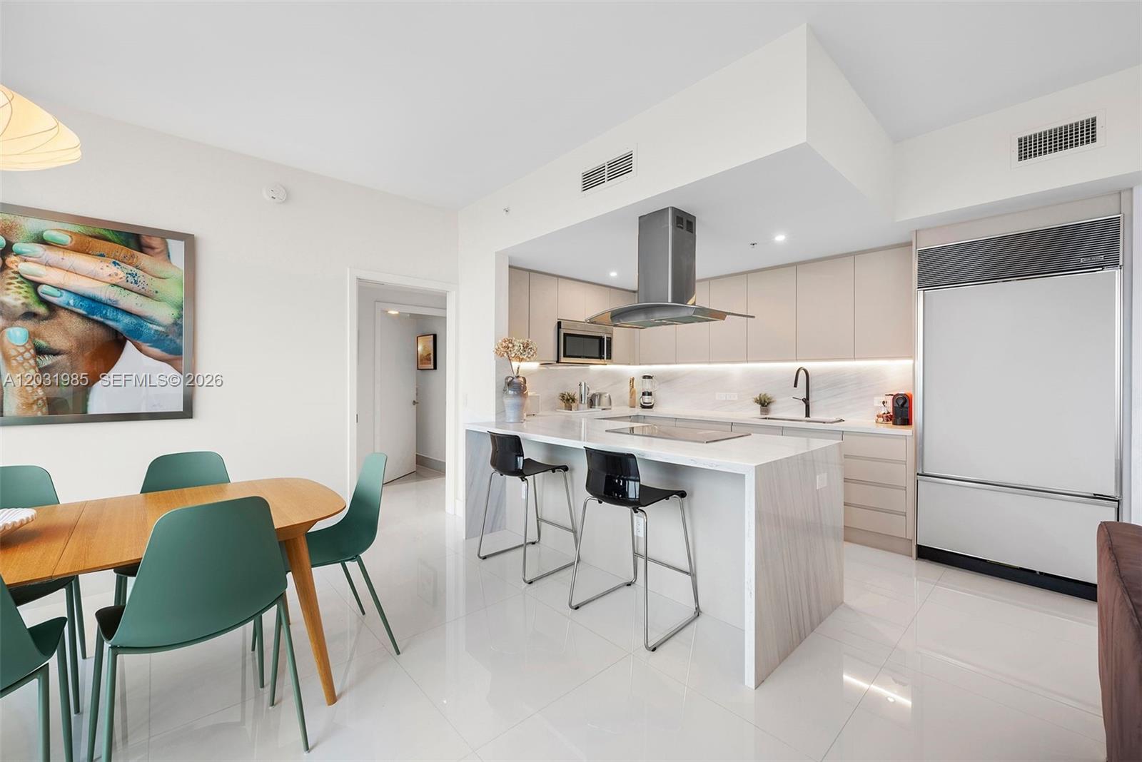 6899 Collins Ave # 1903