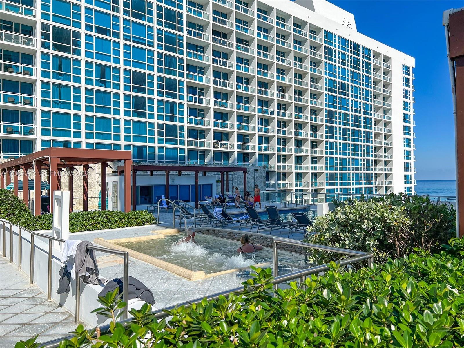 6799 Collins Ave # 804