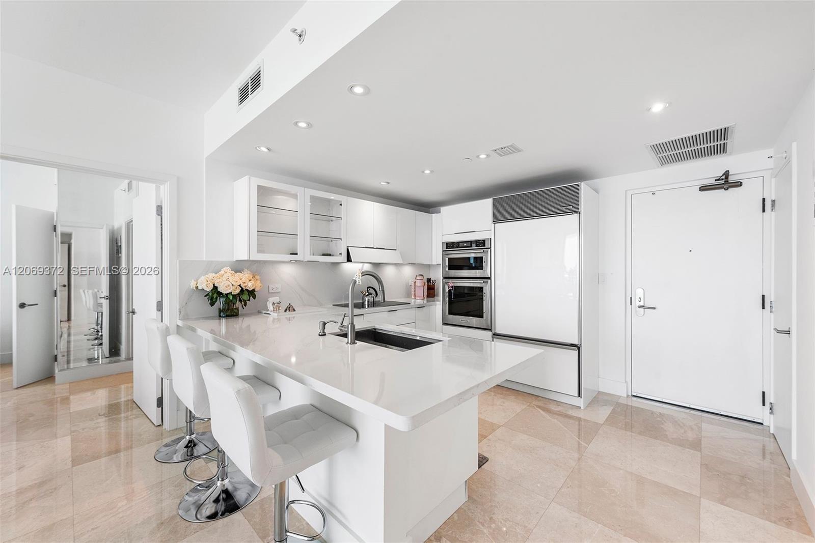 6799 Collins Ave # 804