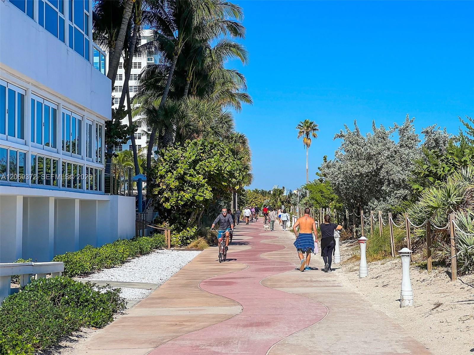 6799 Collins Ave # 804