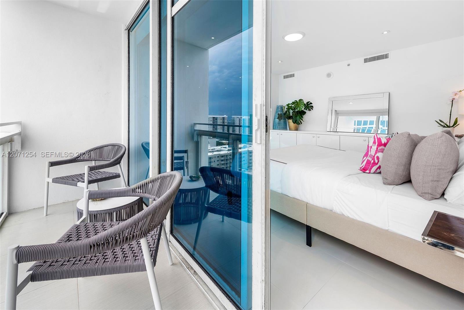 6801 Collins Ave Unit: 1206/1210