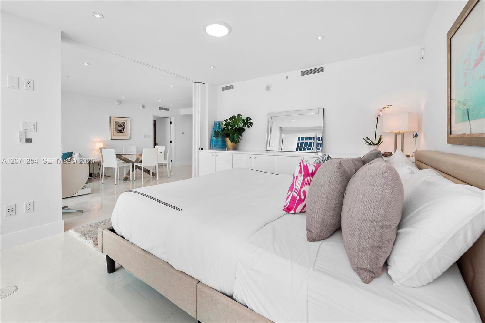 6801 Collins Ave Unit: 1206/1210