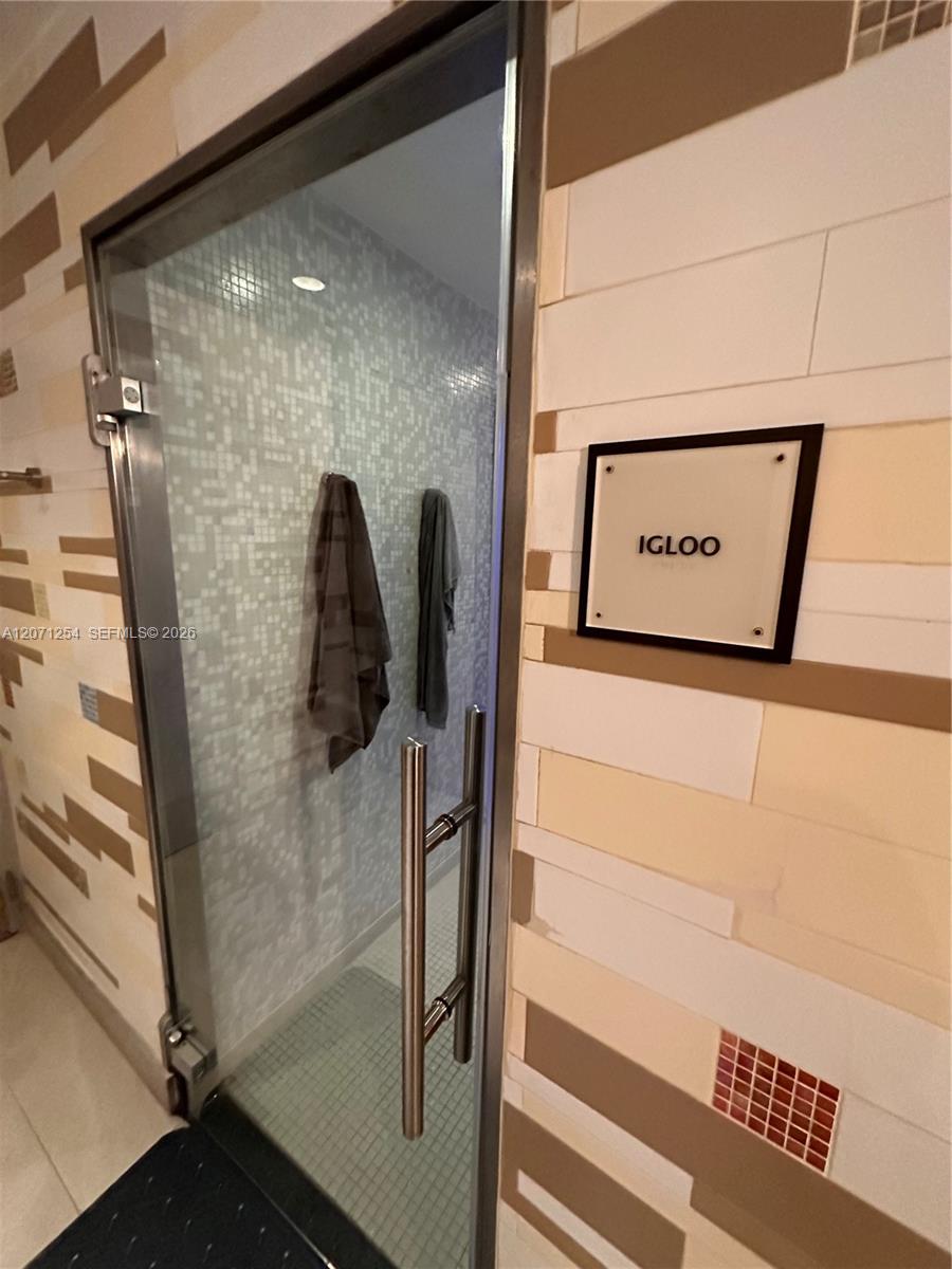 6801 Collins Ave Unit: 1206/1210