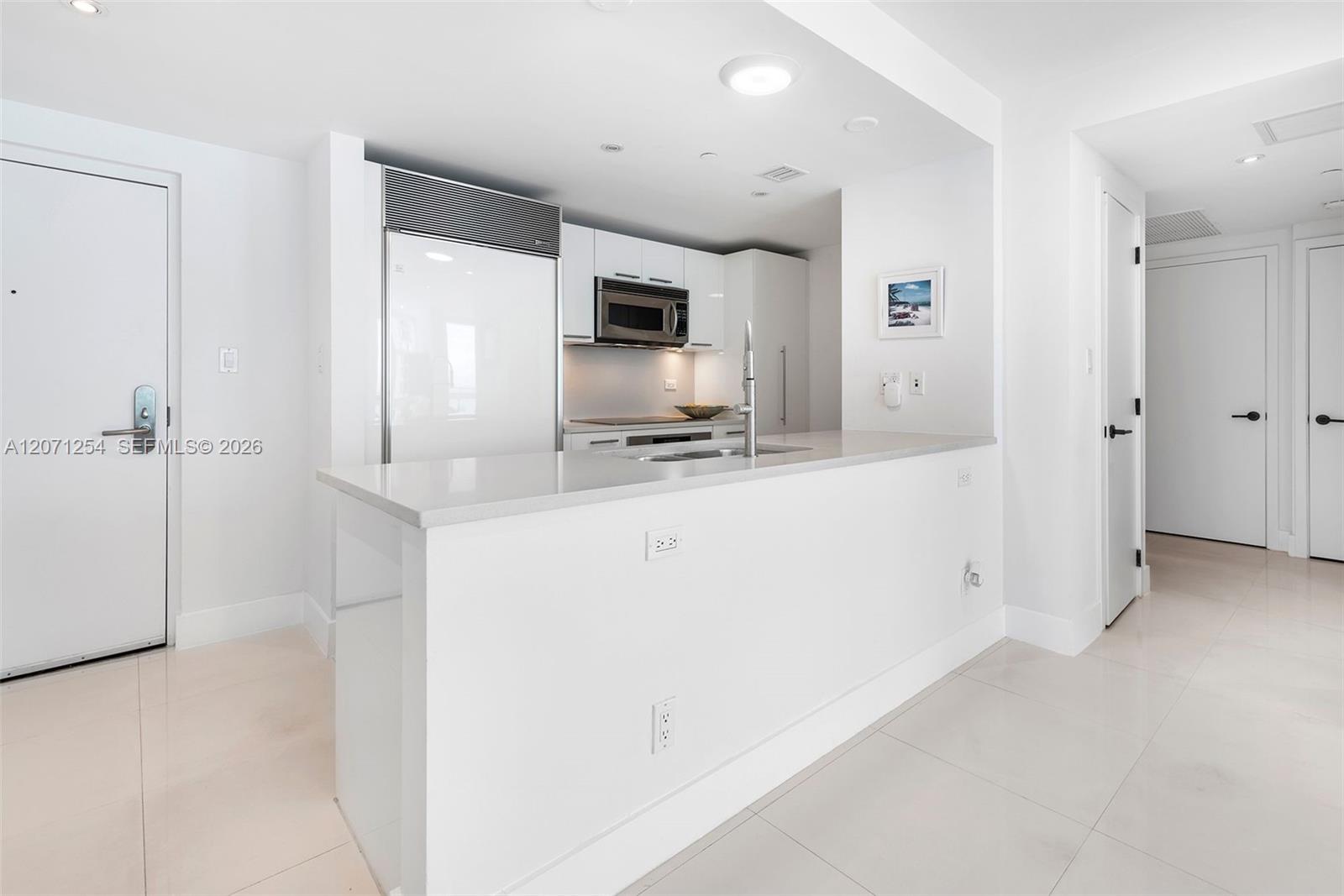 6801 Collins Ave Unit: 1206/1210