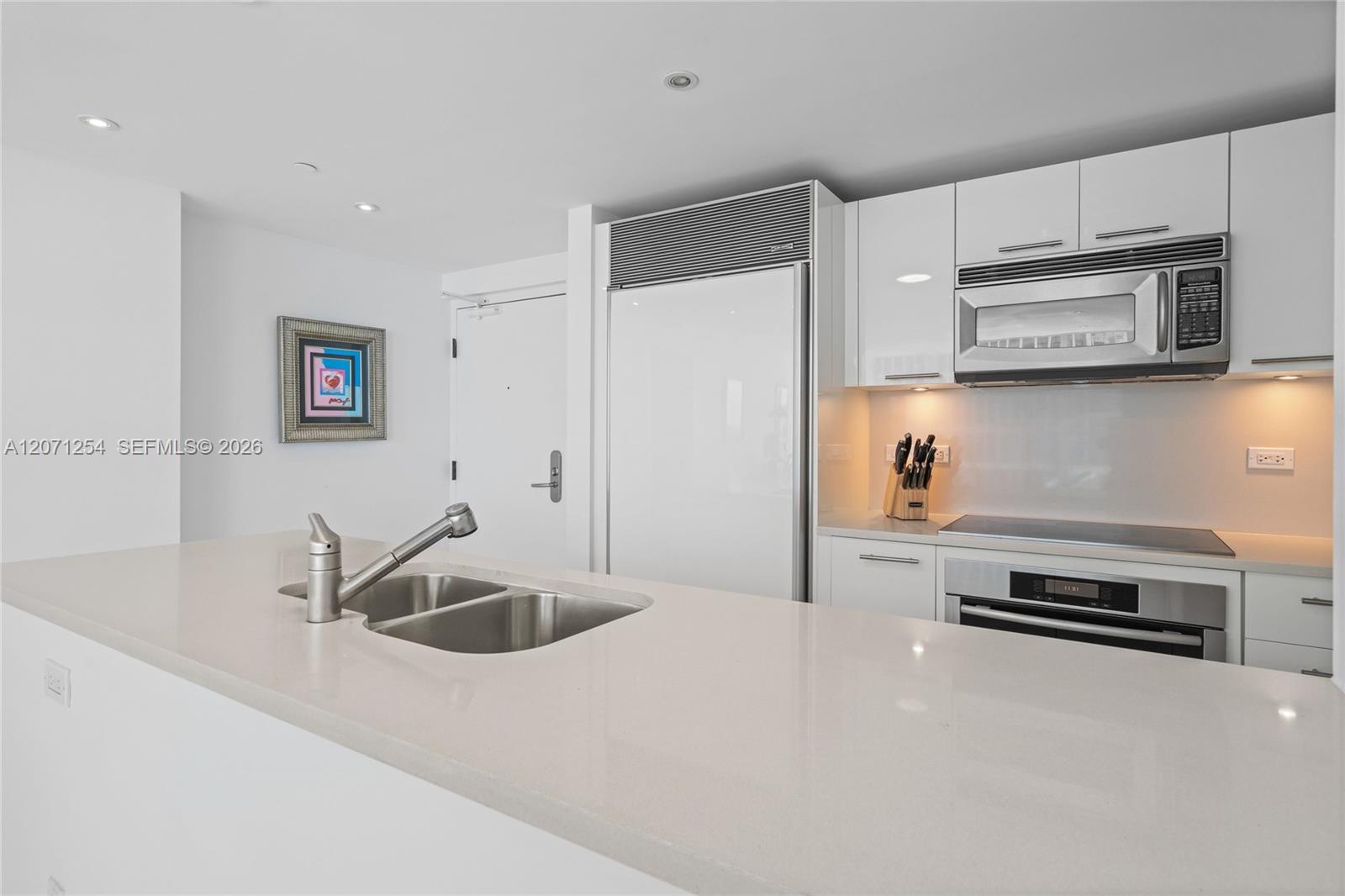 6801 Collins Ave Unit: 1206/1210