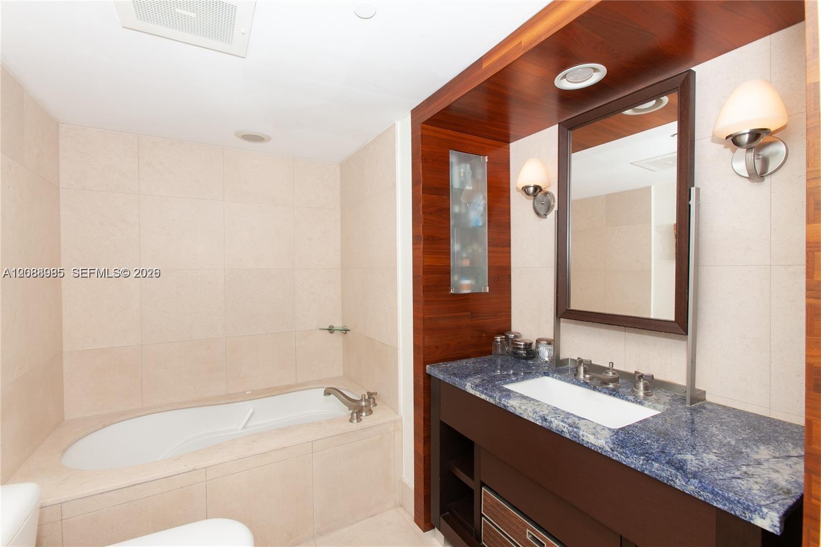 6801 Collins Ave Unit: 1202/1211