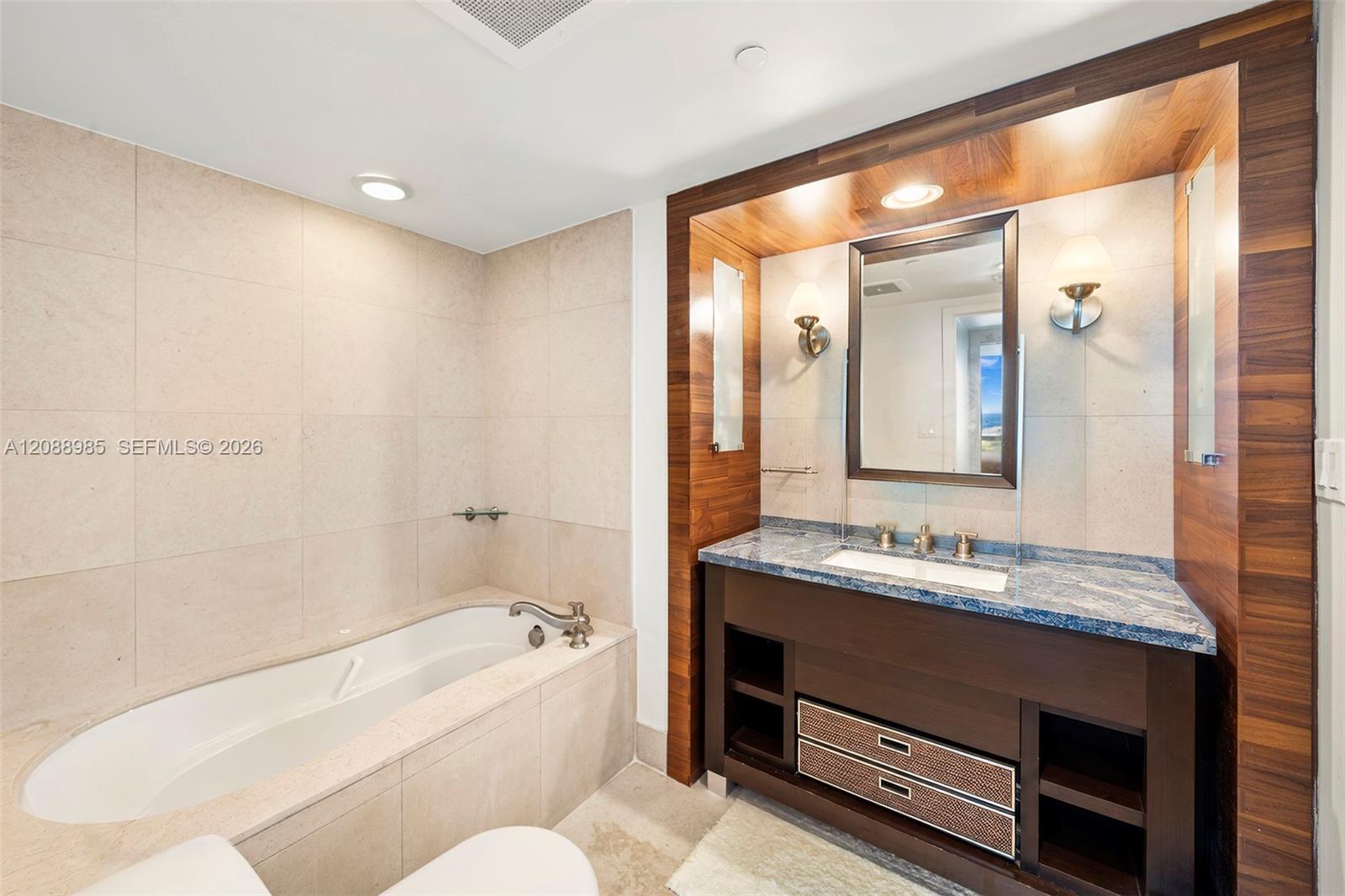 6801 Collins Ave Unit: 1202/1211
