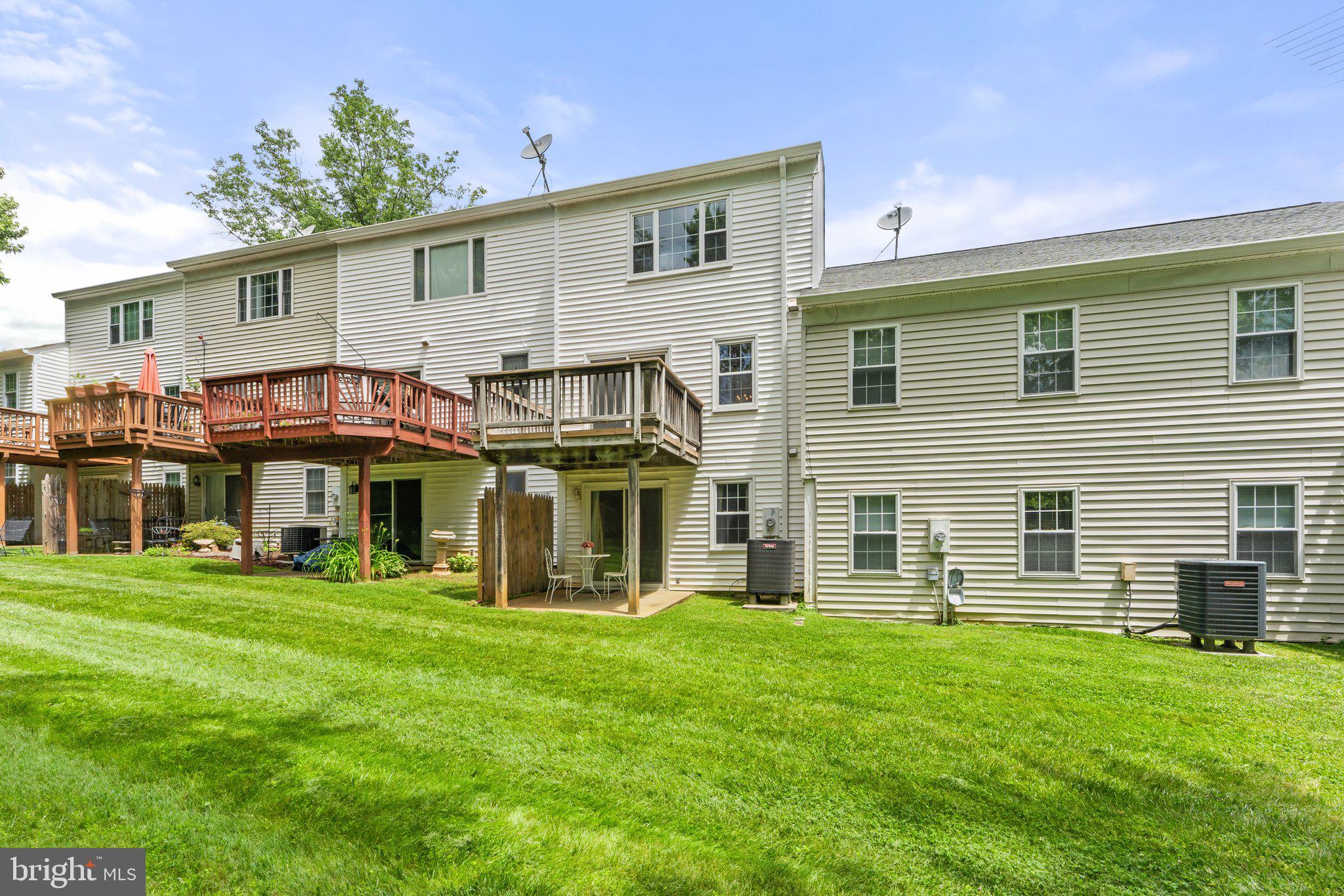 232 FAIRFIELD DRIVE