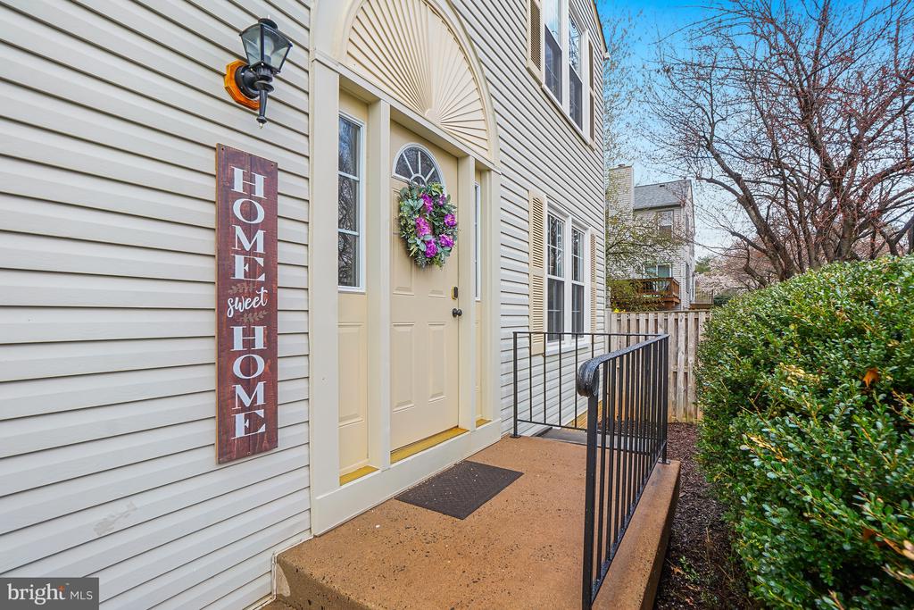 746 ARBOR COURT