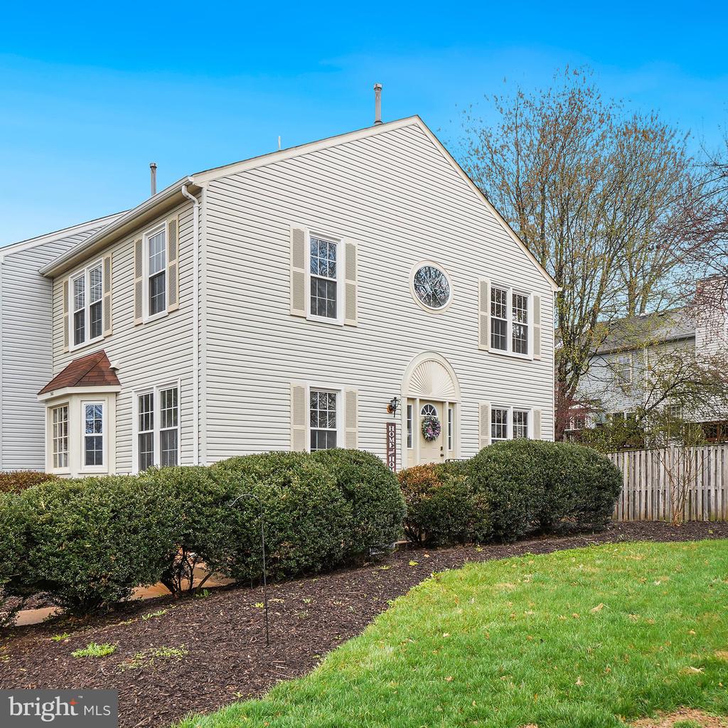 746 ARBOR COURT