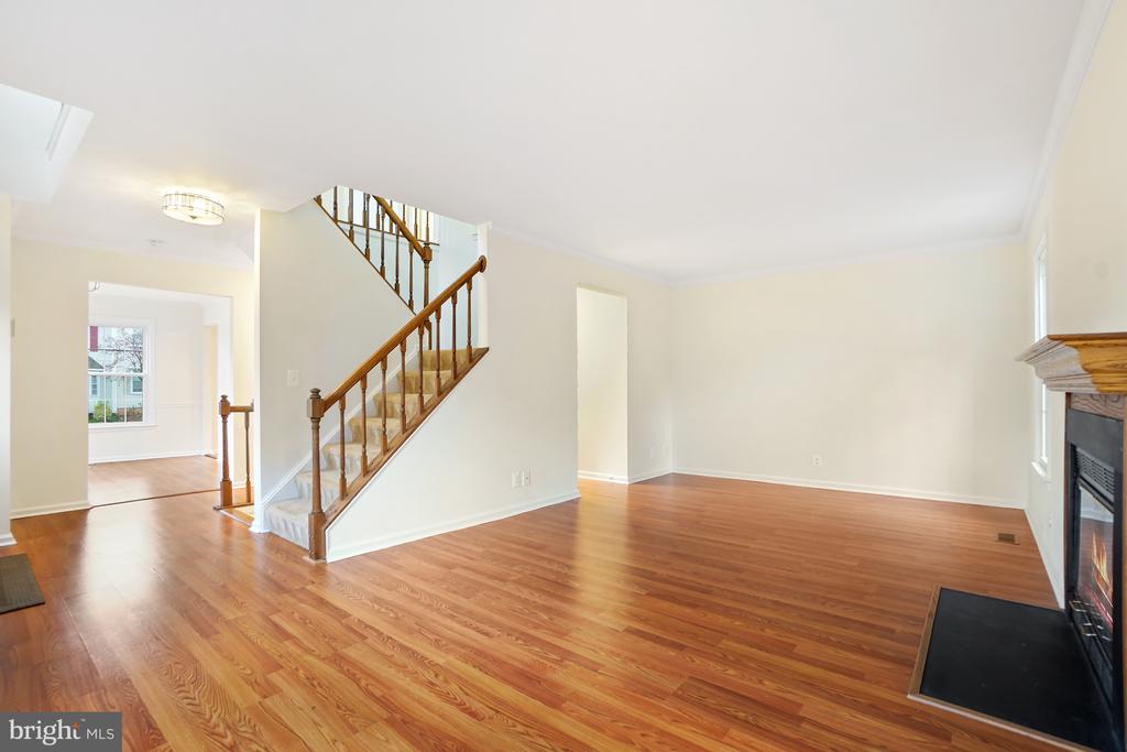 746 ARBOR COURT