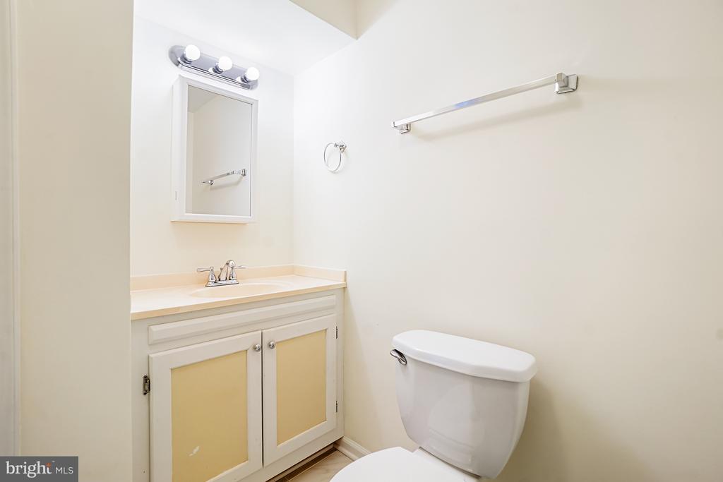 746 ARBOR COURT