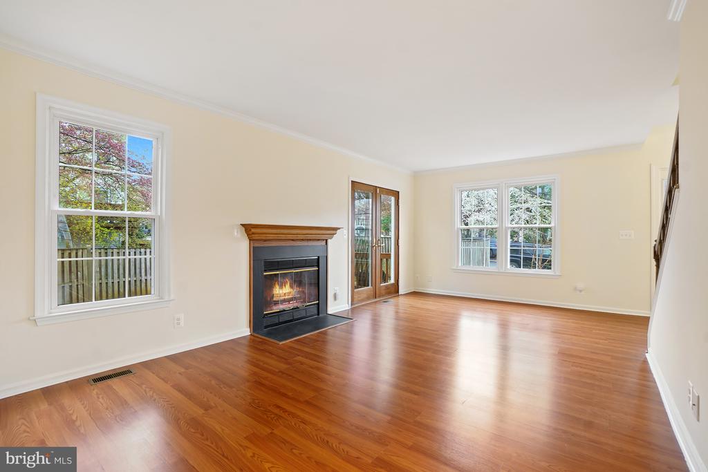 746 ARBOR COURT