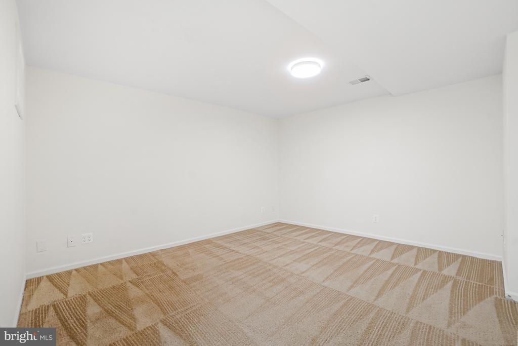 746 ARBOR COURT