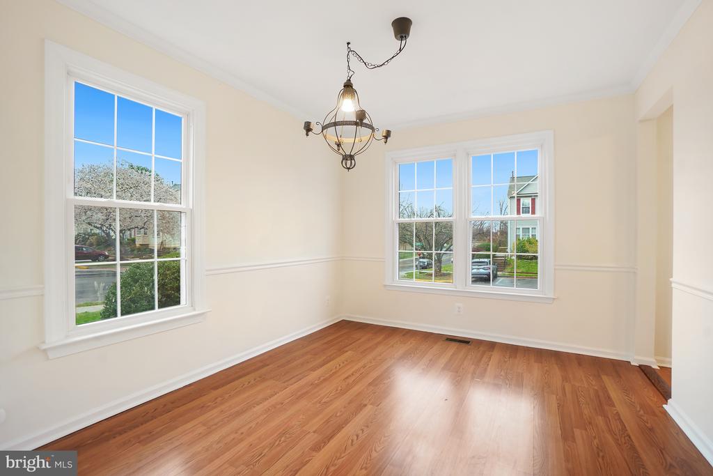 746 ARBOR COURT