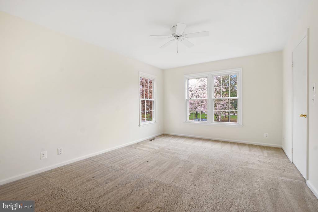 746 ARBOR COURT