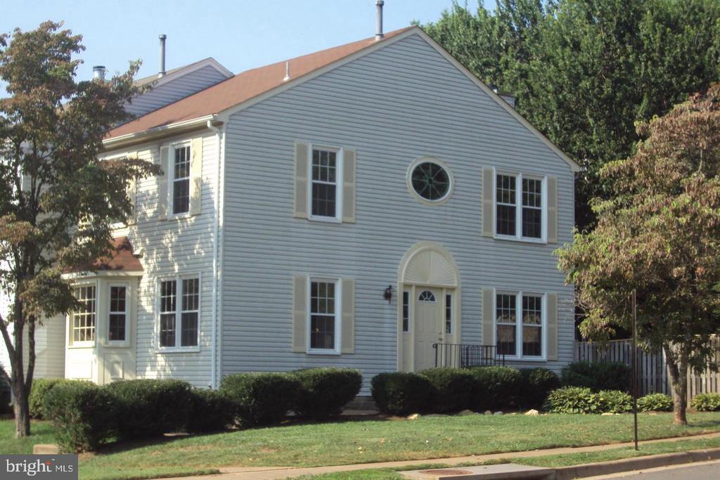 746 ARBOR COURT
