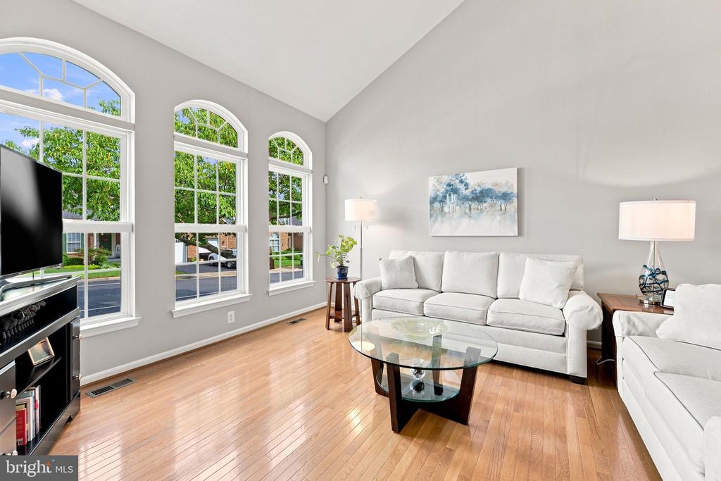 249 SAPPHIRE COURT