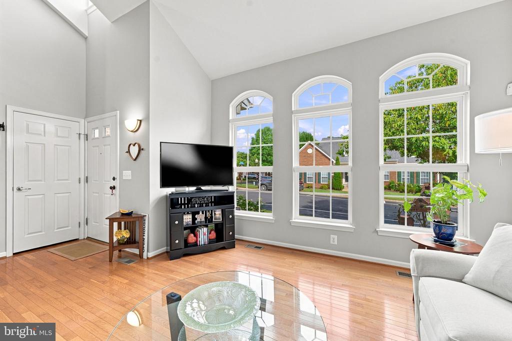 249 SAPPHIRE COURT