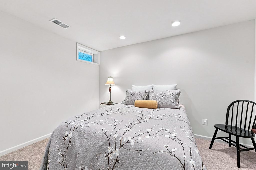 249 SAPPHIRE COURT