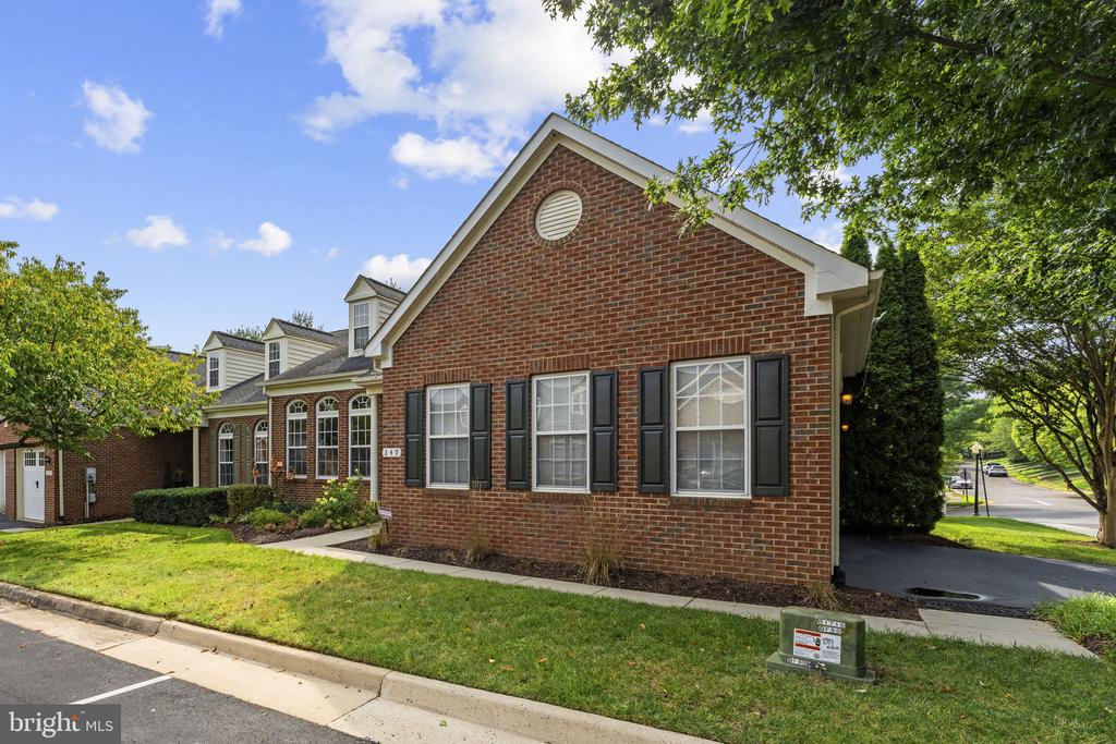 249 SAPPHIRE COURT